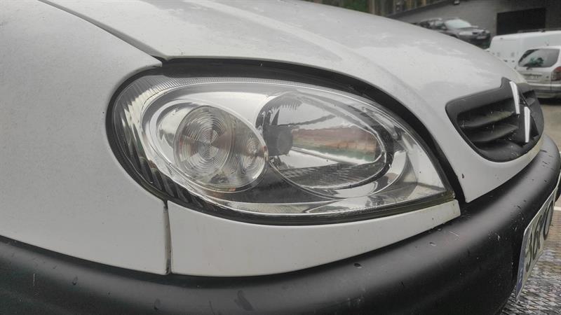 faro delantero derecho Citroen Saxo 1.5D 57CV 2000 (ref 230039)